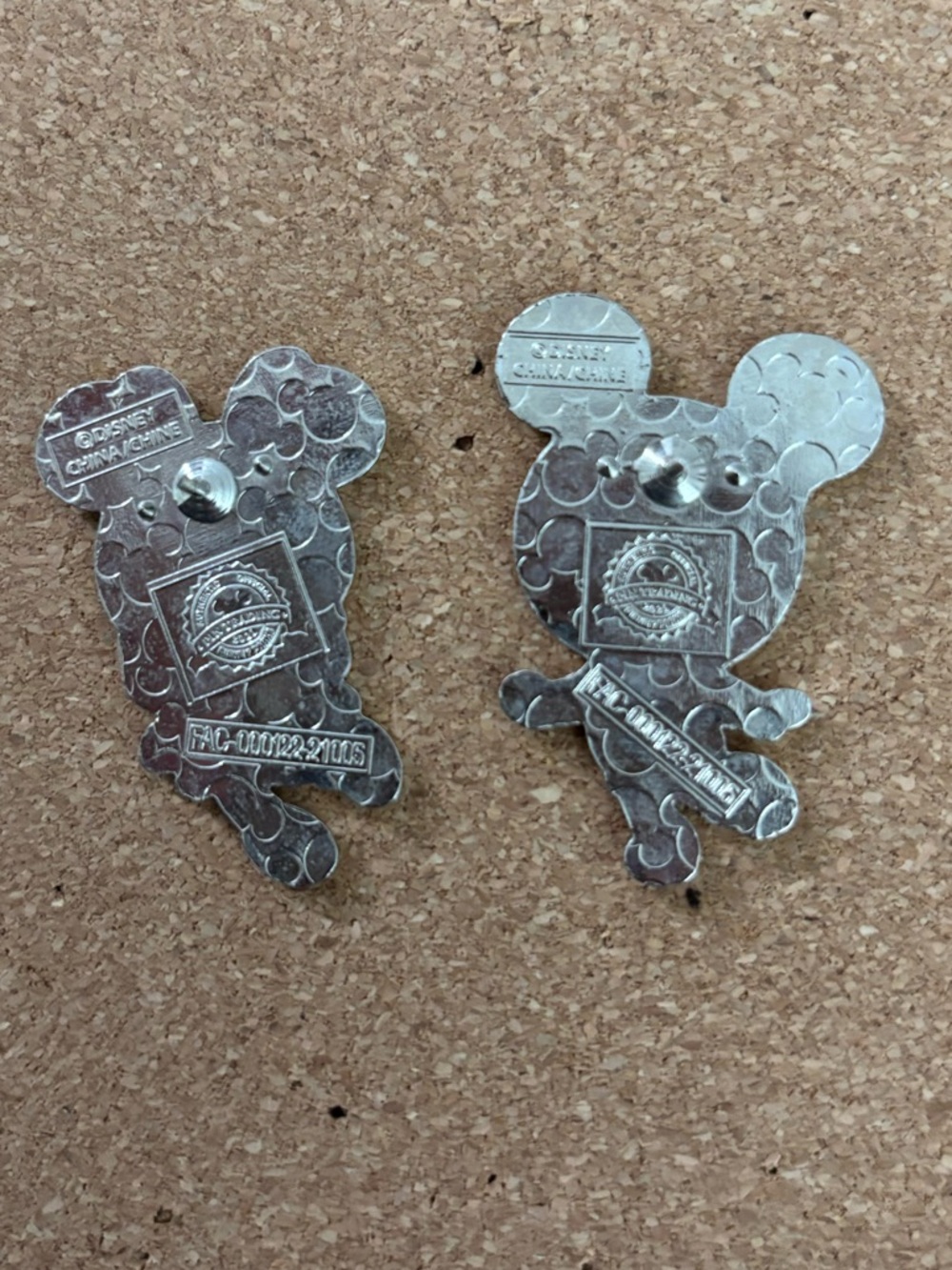 ‼️ SALE ‼️ Disney Cutie Mickey Mouse & Minnie Mouse Trading Pin - Picture 2 of 2